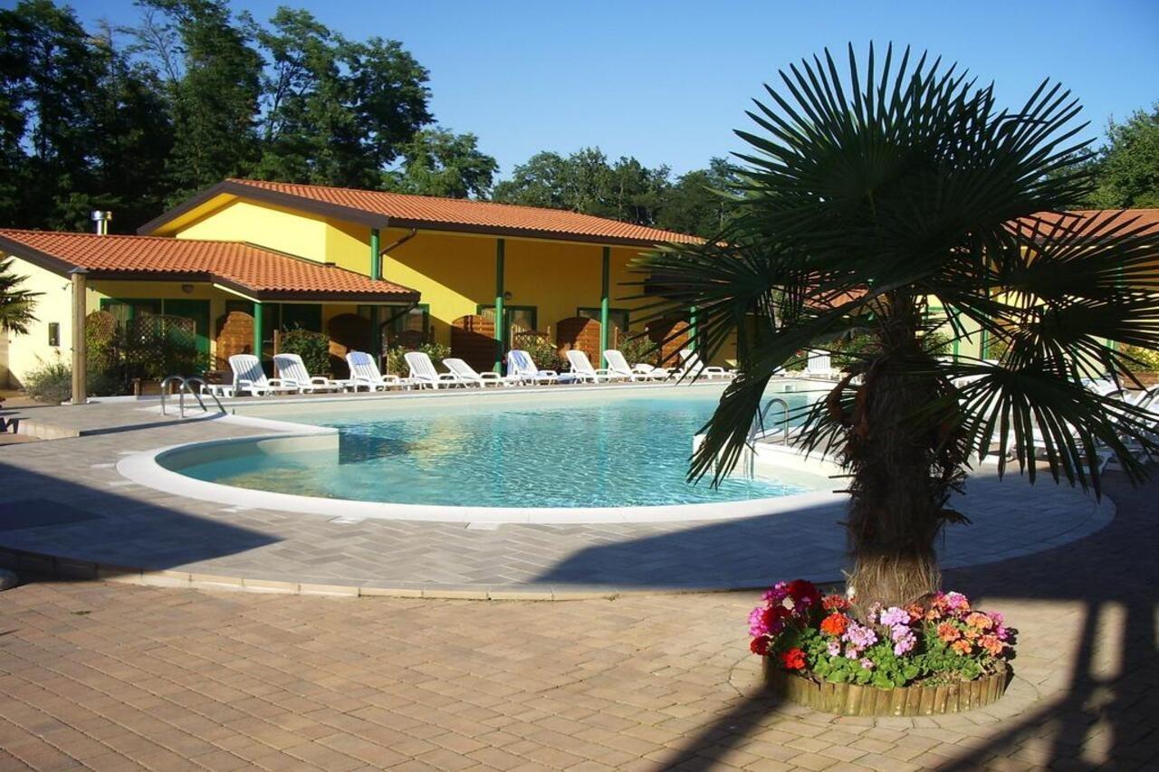 Hotel Ristorante La Perla Varallo Pombia Luaran gambar