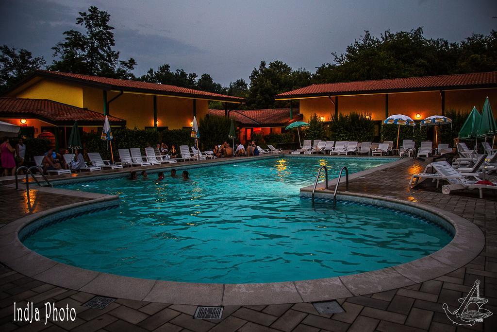Hotel Ristorante La Perla Varallo Pombia Luaran gambar