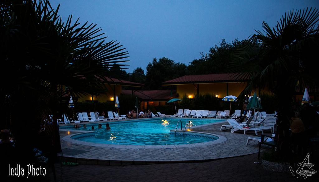 Hotel Ristorante La Perla Varallo Pombia Luaran gambar