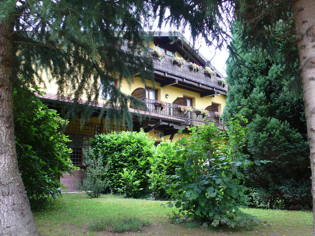 Hotel Ristorante La Perla Varallo Pombia Luaran gambar