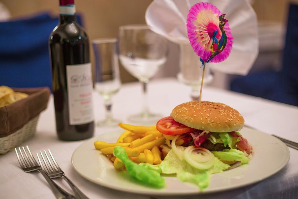 Hotel Ristorante La Perla Varallo Pombia Luaran gambar