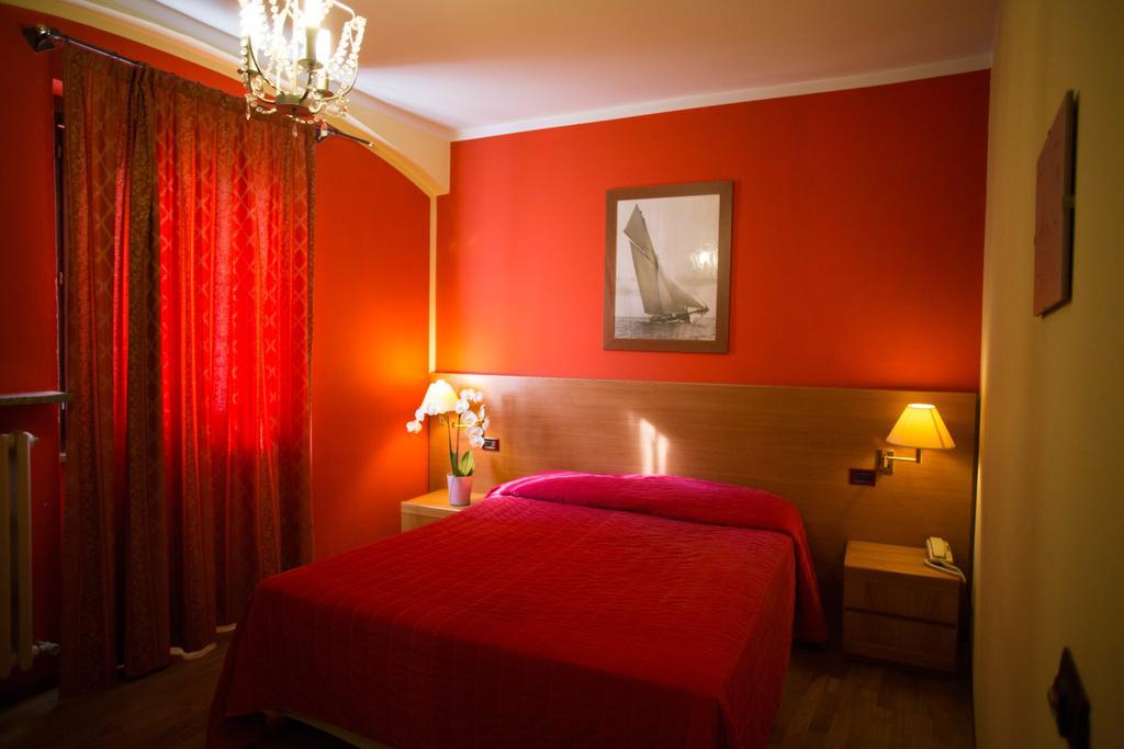 Hotel Ristorante La Perla Varallo Pombia Luaran gambar