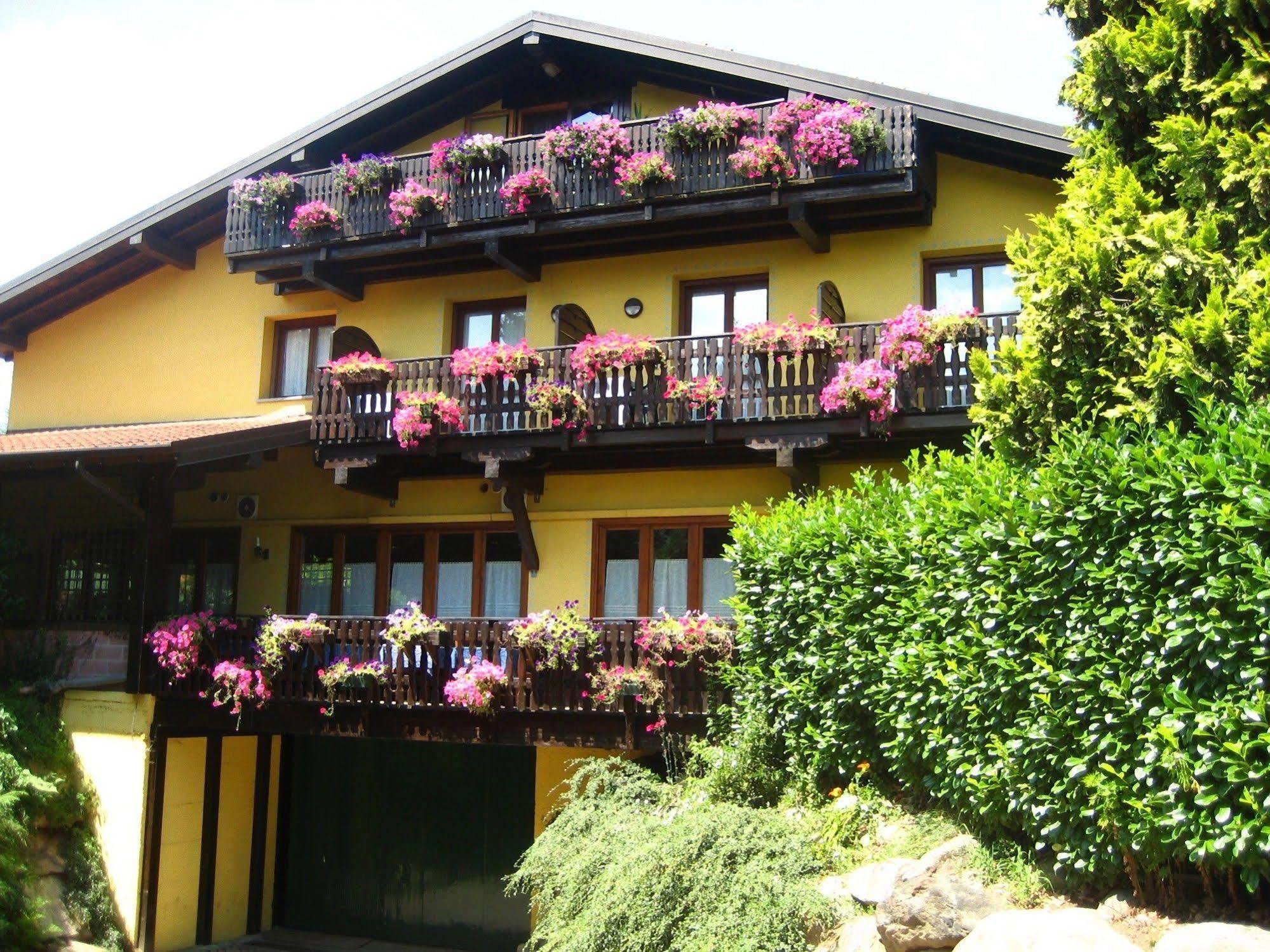 Hotel Ristorante La Perla Varallo Pombia Luaran gambar