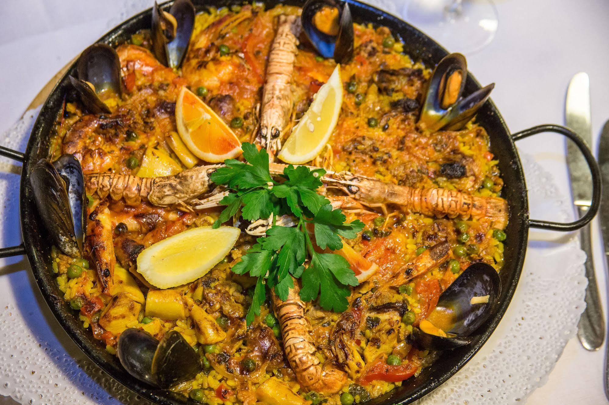 Hotel Ristorante La Perla Varallo Pombia Luaran gambar