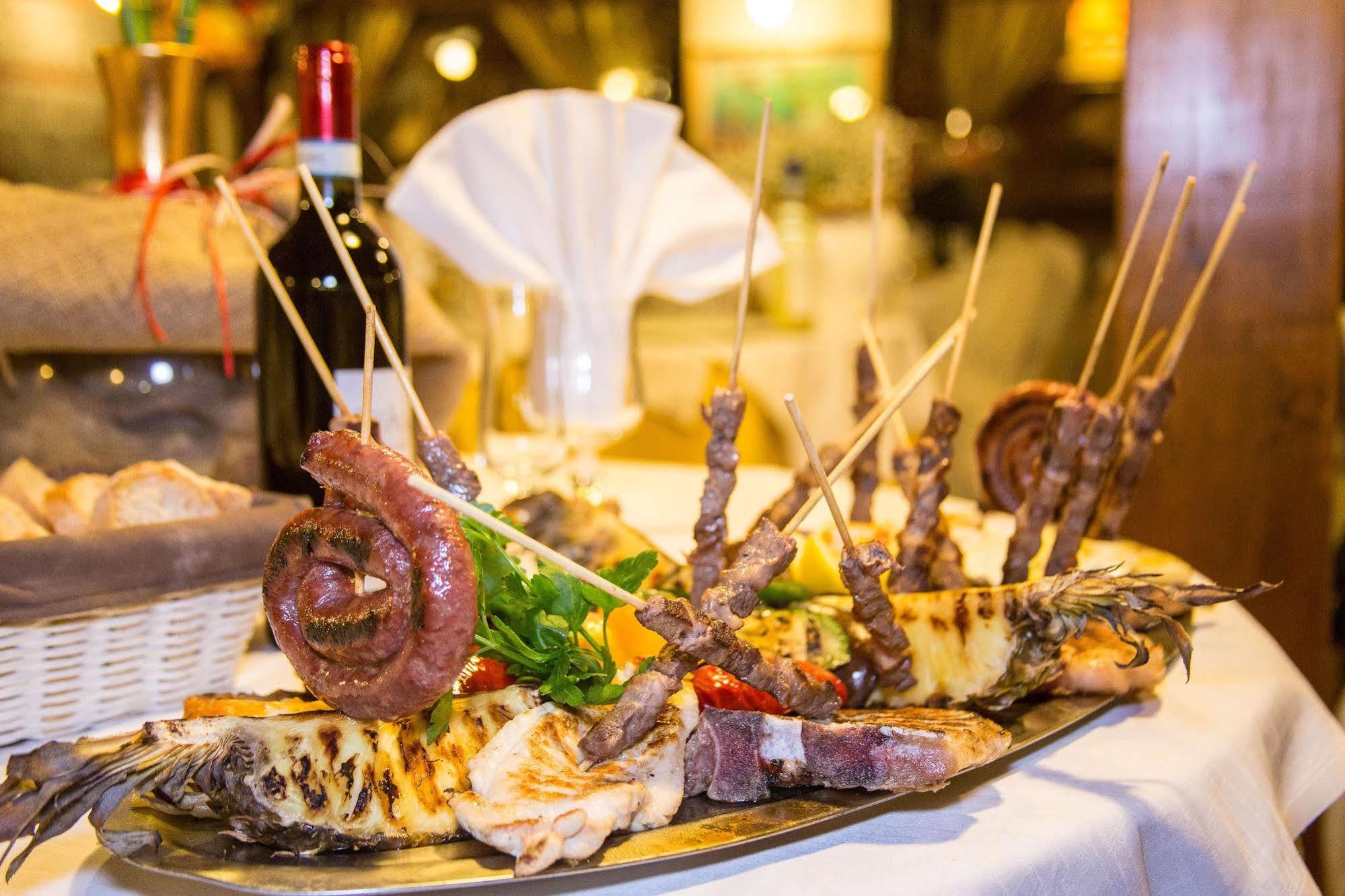 Hotel Ristorante La Perla Varallo Pombia Luaran gambar
