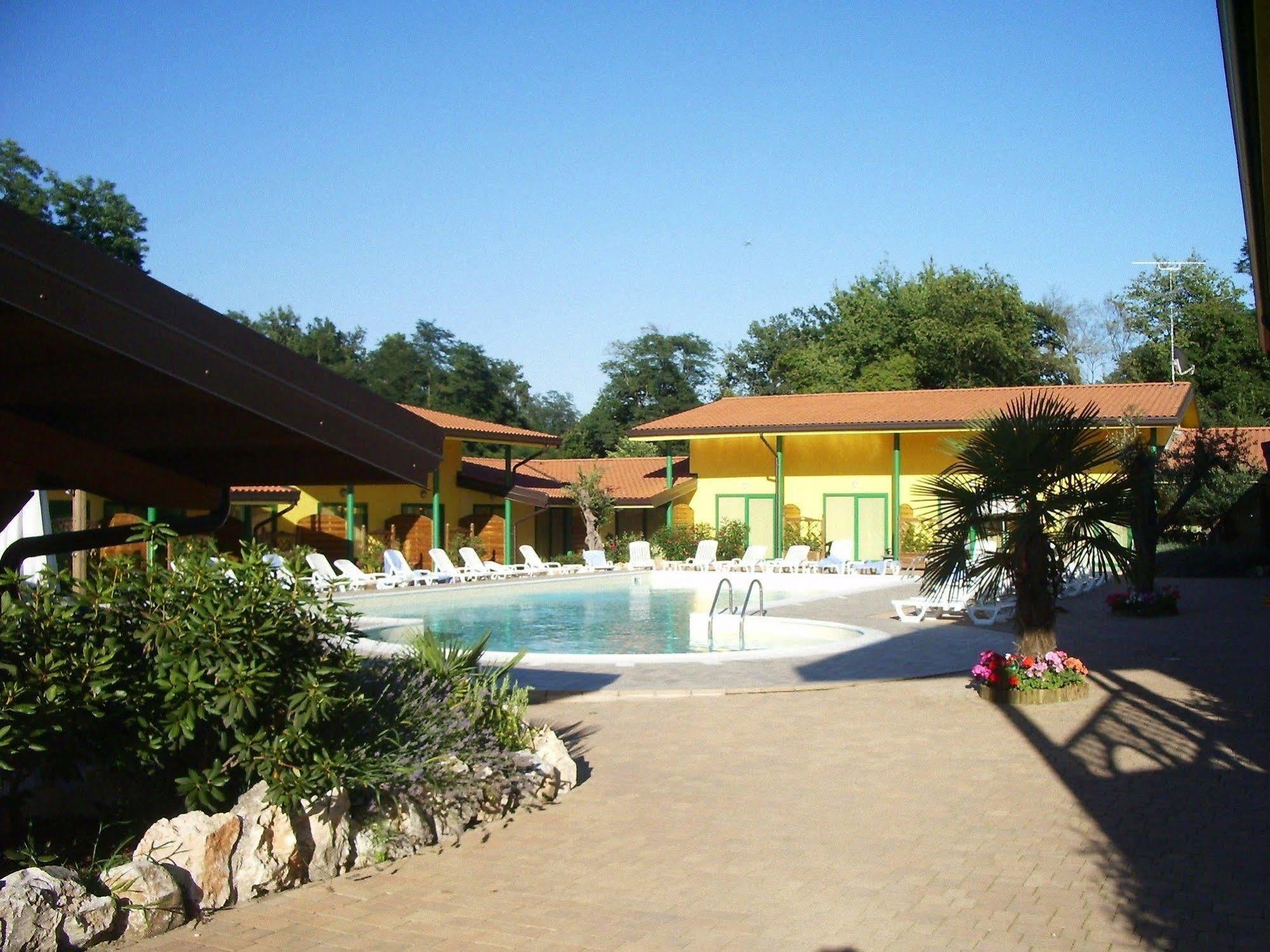 Hotel Ristorante La Perla Varallo Pombia Luaran gambar