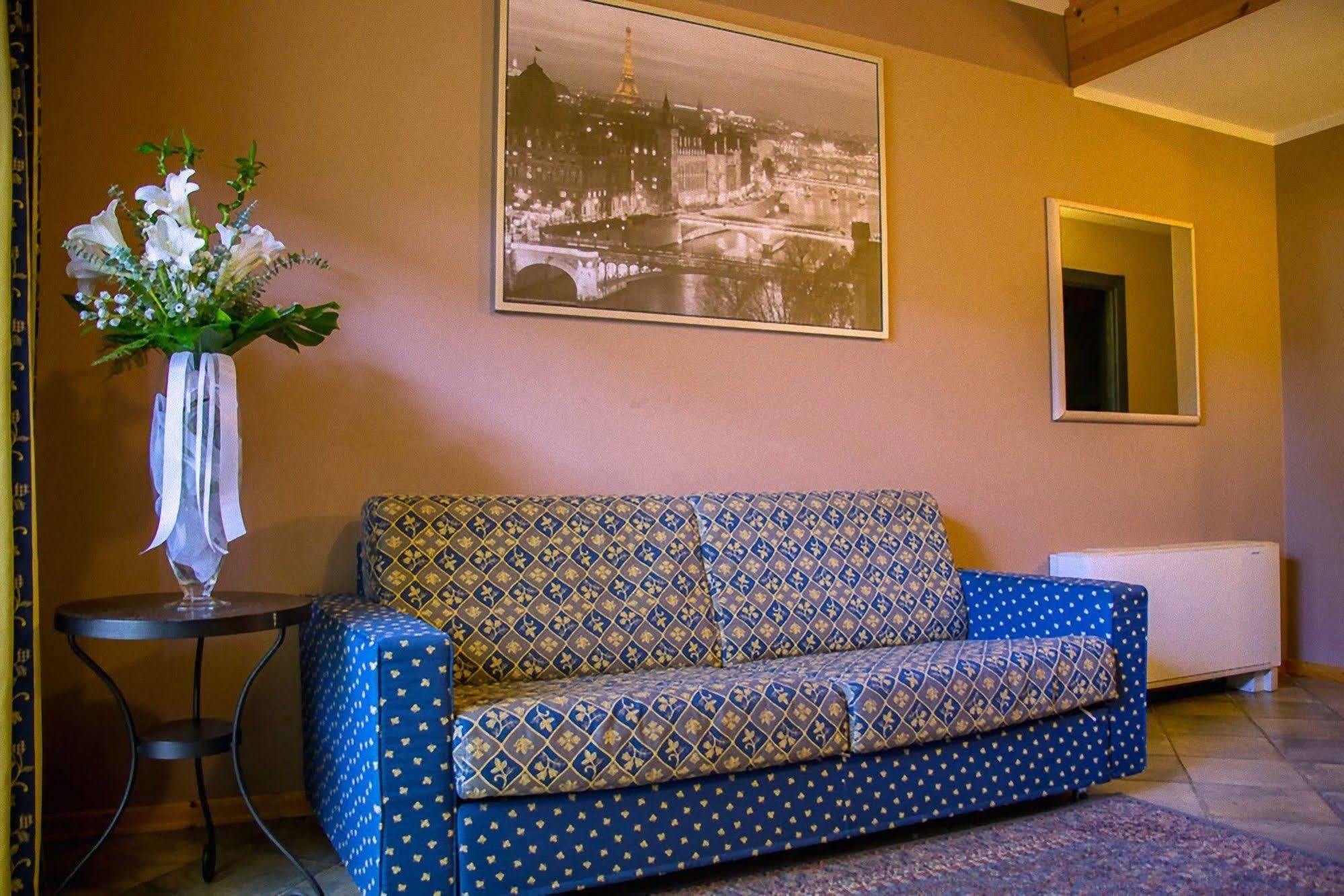 Hotel Ristorante La Perla Varallo Pombia Luaran gambar