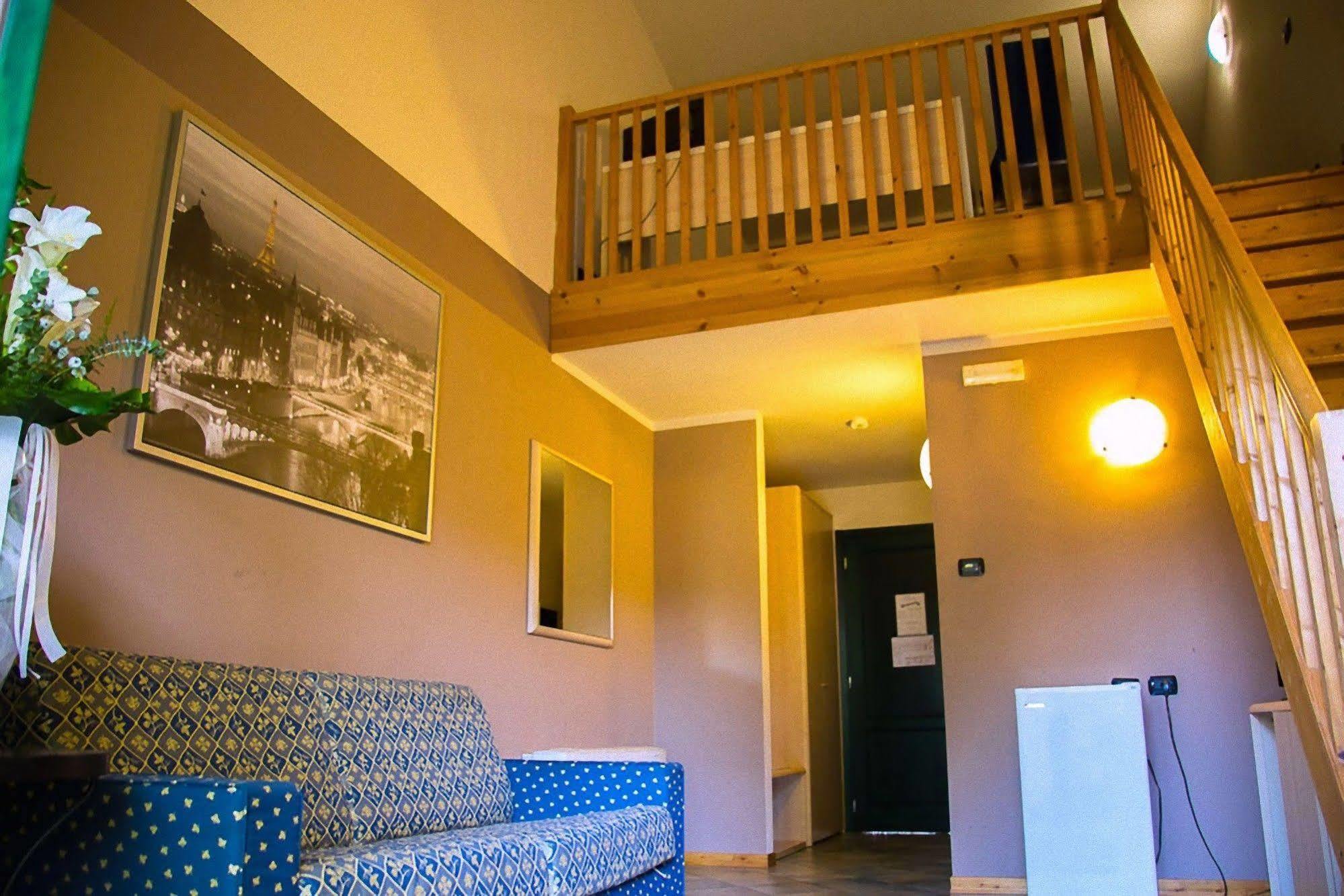 Hotel Ristorante La Perla Varallo Pombia Luaran gambar