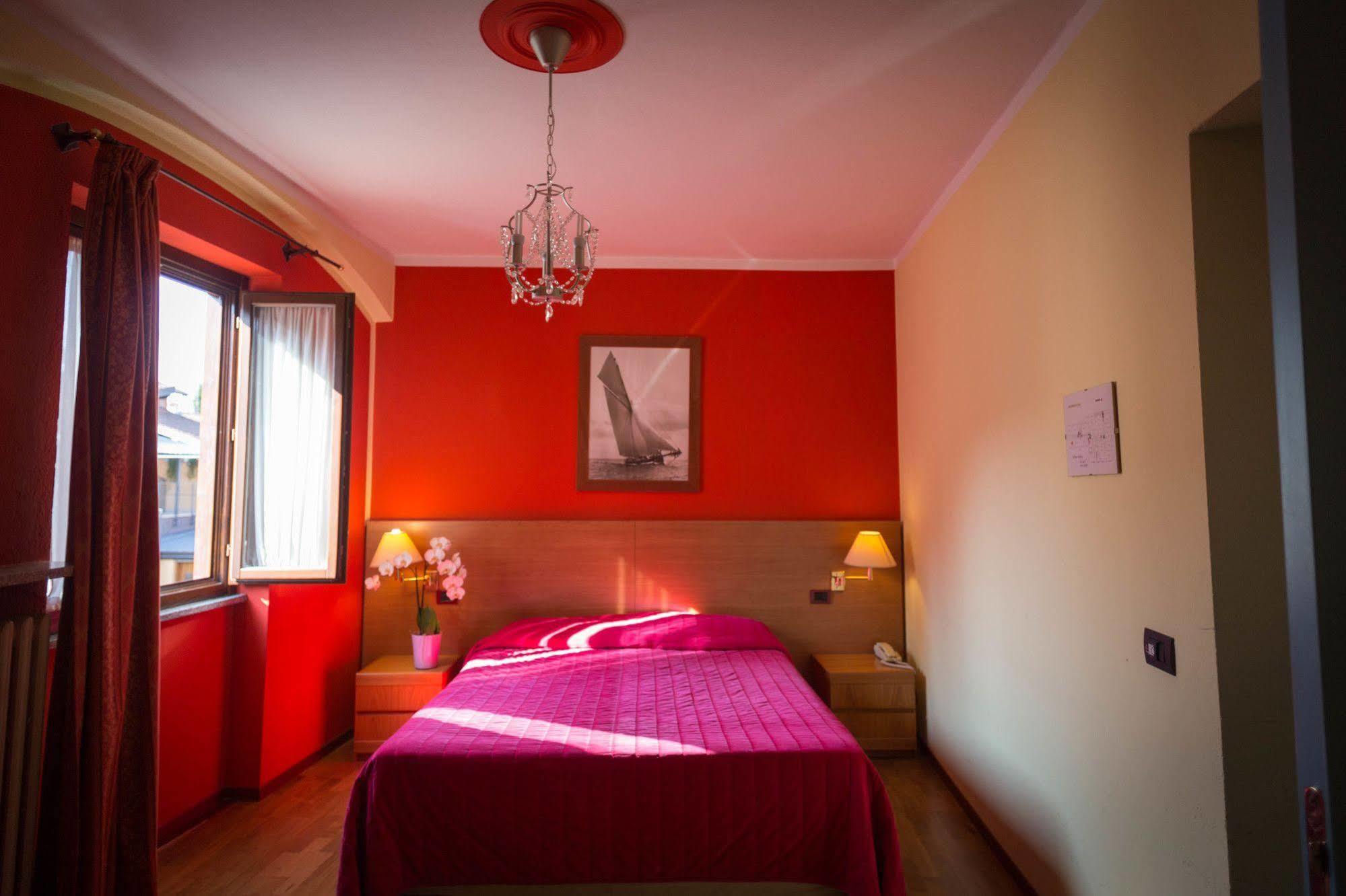 Hotel Ristorante La Perla Varallo Pombia Luaran gambar