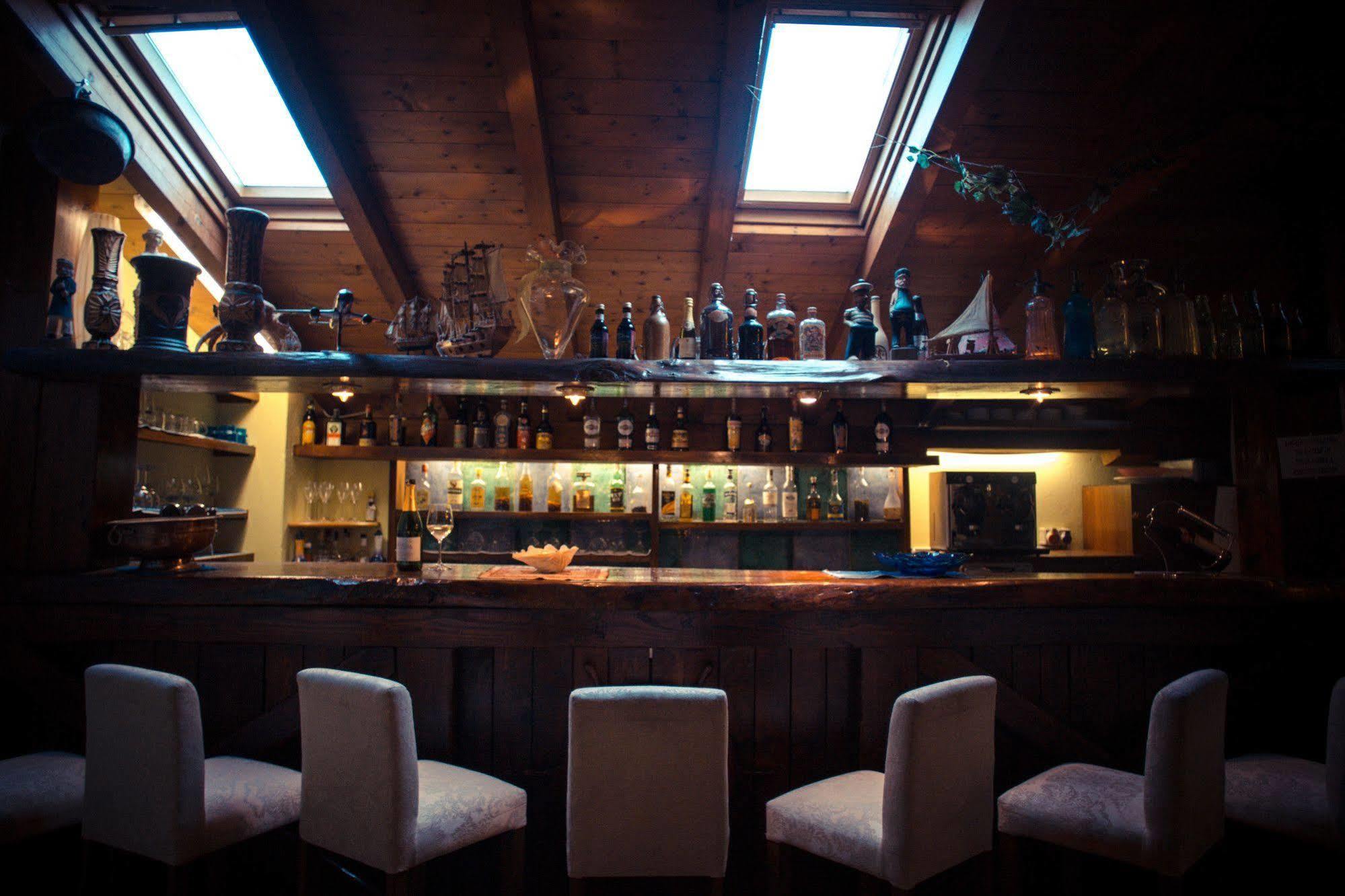 Hotel Ristorante La Perla Varallo Pombia Luaran gambar