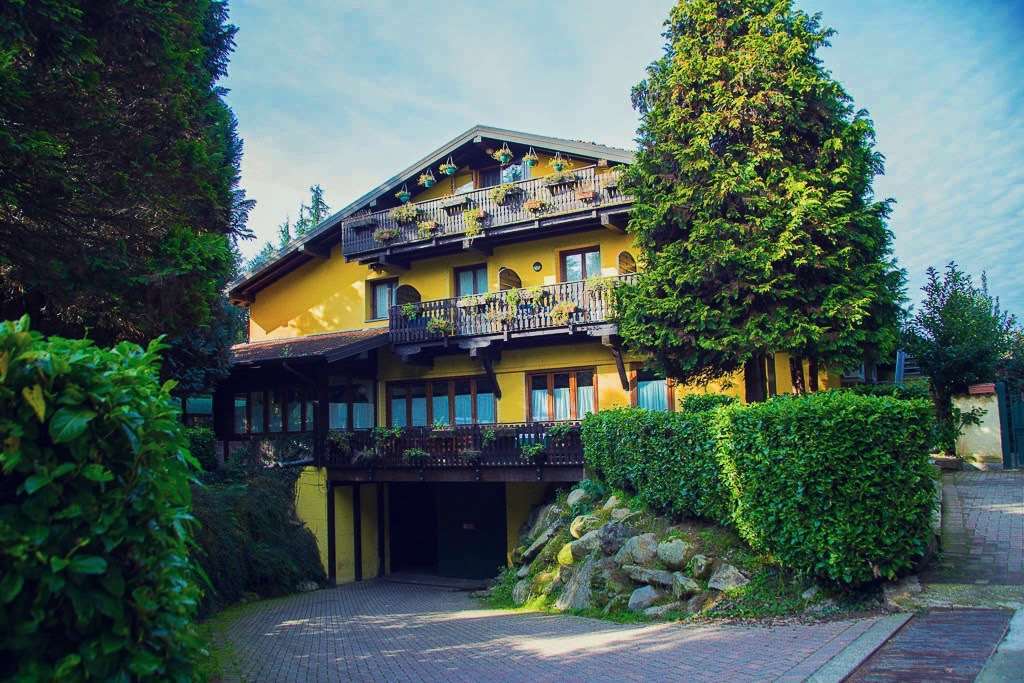 Hotel Ristorante La Perla Varallo Pombia Luaran gambar